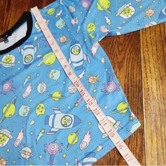 Dolls Kill Delia's New World Alien Print Contrast Trim Top & Jogger - Picture 7 of 15